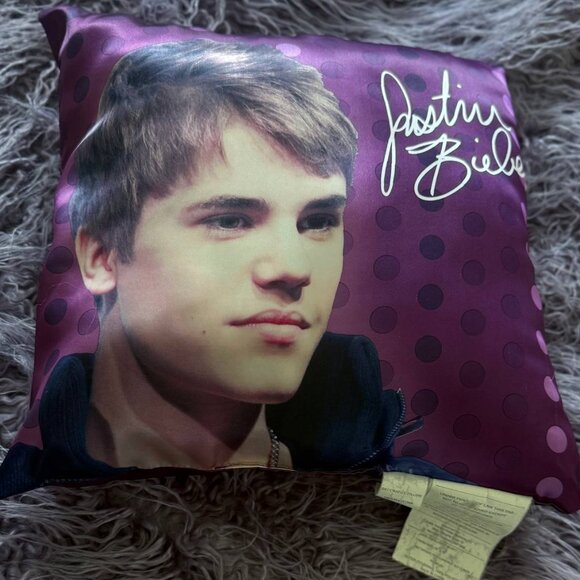 Justin Bieber Throw Pillow (2011 Vintage) - Picture 2 of 8